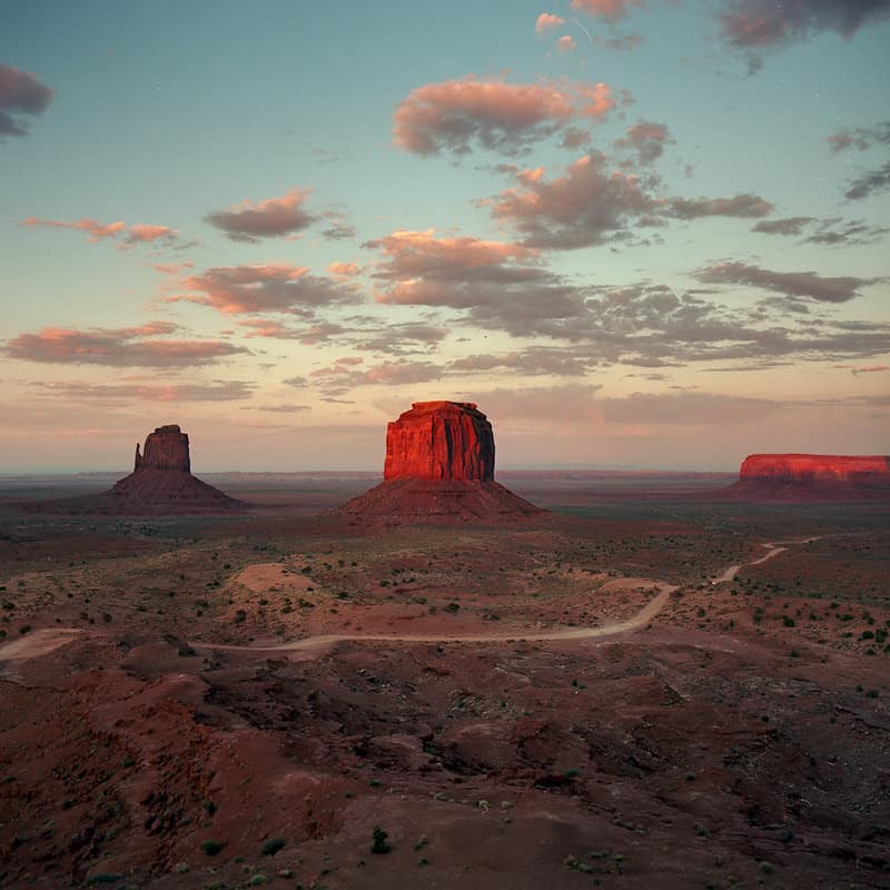 Mittens, Monument Valley America. Picture in color.